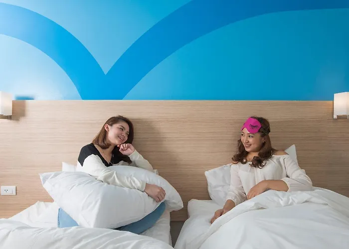 Hop Ermita Hotel 3*